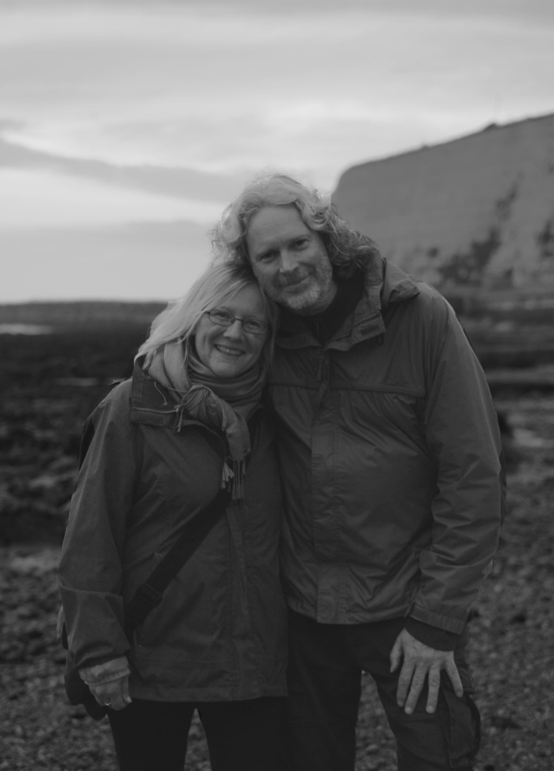 Couple portrait in black and white by the cliffs